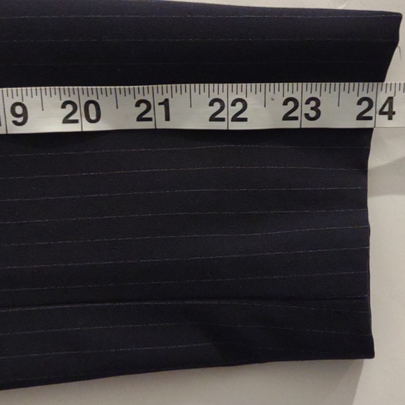 Women's pinstriped navy Tahari ASL suit blazer w/ 2 x pants size 6 - Picture 10 of 14